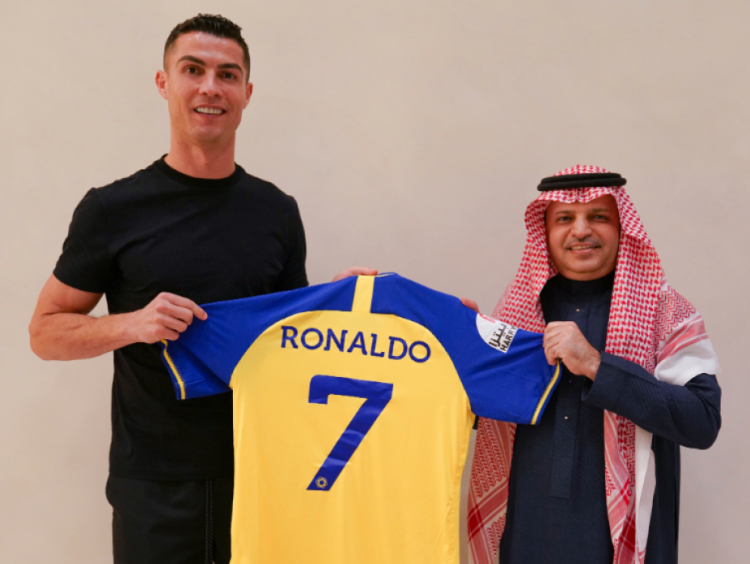 Cristiano Ronaldo s’engage officiellement avec Al-Nassr,