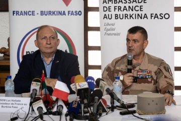 l'ambassadeur français Luc Hallade toujours en poste