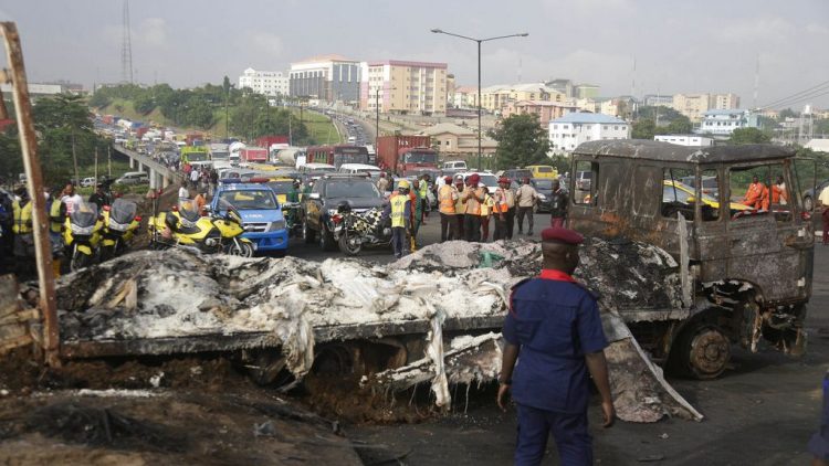 plus de 20 morts dans des accidents entre bus et camions