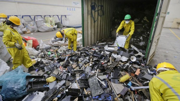 L'Espagne démantèle un vaste trafic de déchets vers l'Afrique de l'Ouest
