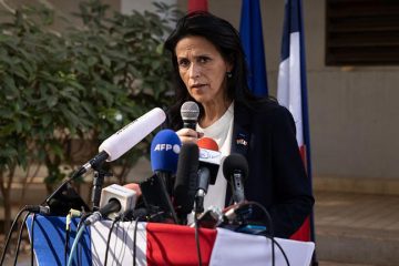la France tente l'apaisement diplomatique