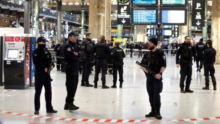 Attaque à l'arme blanche à Paris