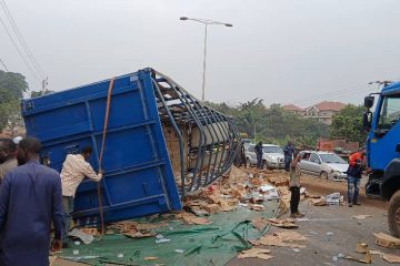 Accident de circulation à Kissosso:« Le chauffeur s’est endormi et le camion s’est renversé», témoigne un policier