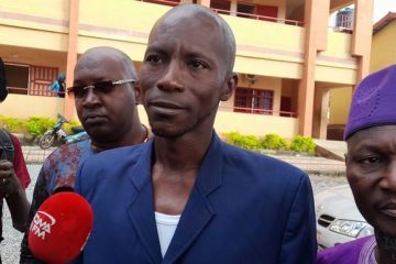 « Cette année, l’enseignant qui apportera son téléphone au centre, je vais le mettre en prison », prévient le DCE de Matoto