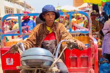 Conductrice de tricycle depuis sept ans : Adama Bah entre moqueries et stigmatisation