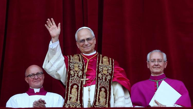 Le nouveau pape Léon XIV lance un appel « à la paix » et « au dialogue »