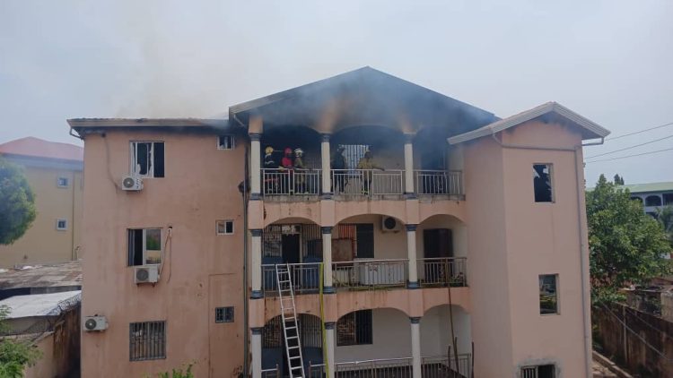 Incendie dans un immeuble à Nongo : « C’est EDG », pointe la victime