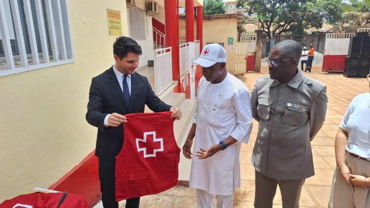 Conakry : la Croix-Rouge guinéenne bénéficie de 355 gilets d’identification