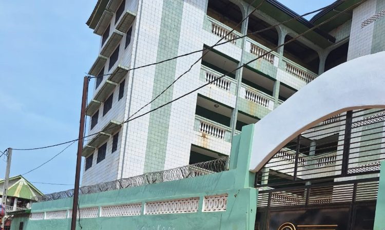 Wanindara : le père de l’élève qui a chuté du 3e étage d'une école dans des doutes