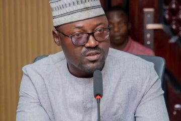 Un bonnet rouge sur les vieilles étiquettes ( Par Yatigna Mansaré)