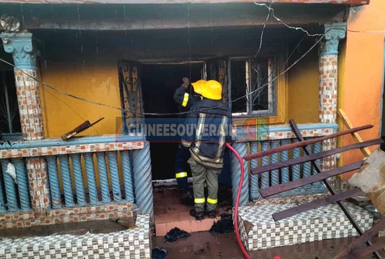 Siguiri: deux adolescents meurent dans un incendie, leur mère grièvement blessée