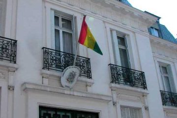 Incivisme à l’ambassade de la Guinée en France : le recensement biométrique suspendu