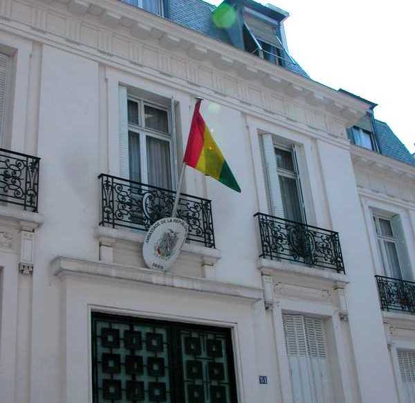Incivisme à l’ambassade de la Guinée en France : le recensement biométrique suspendu