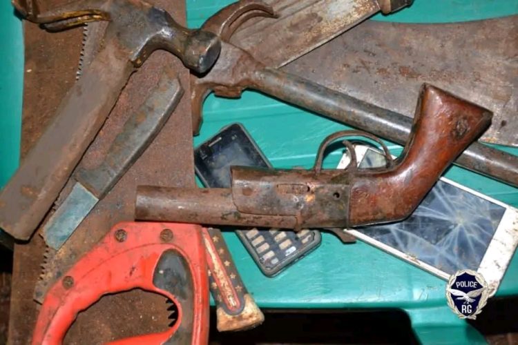 Kaporo-rails : la police interpelle 12 présumés bandits et saisit un pistolet