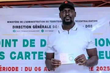 Le général Mamadi Doumbouya a retiré sa carte d'électeur