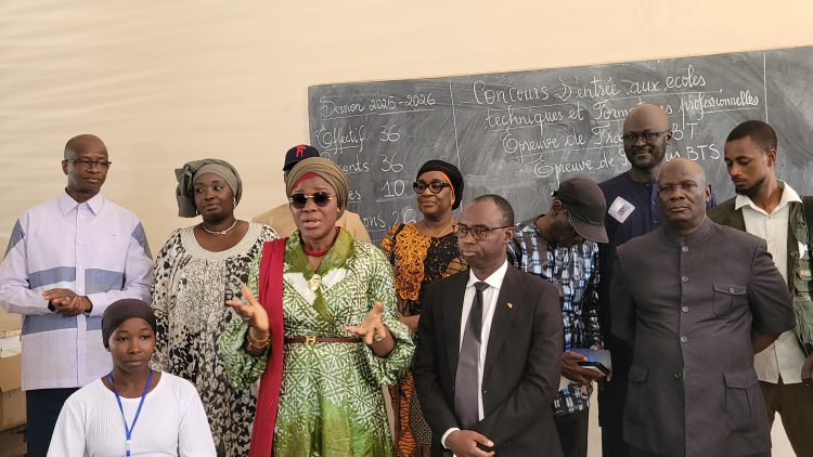 La ministre Aminata Kaba lance des sujets de concours