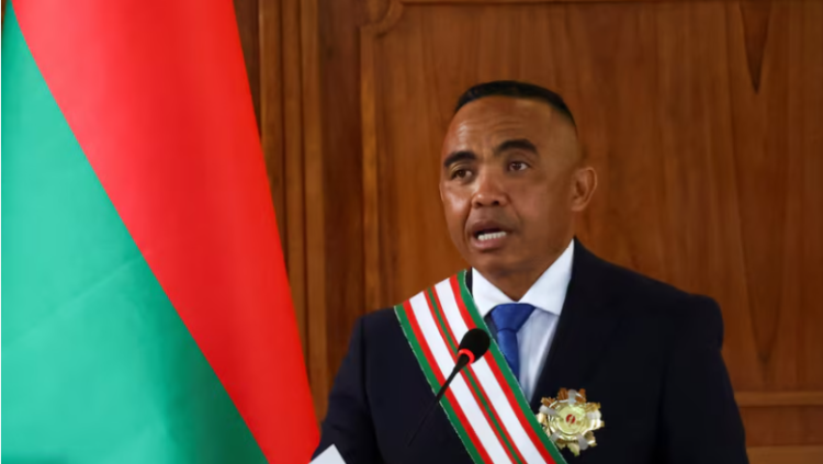 Madagascar le colonel Michael Randrianirina investi président