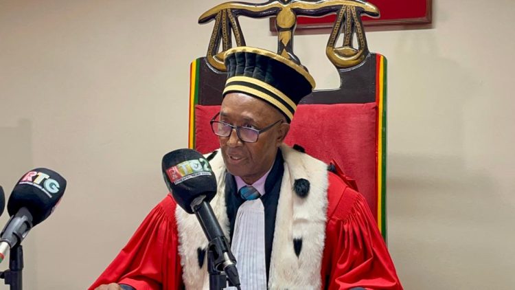 La cour suprême dévoile la liste provisoire des candidats à la présidentielle du 28 décembre en Guinée