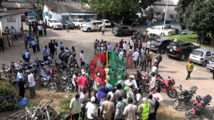 Des travailleurs de la SEG en grève