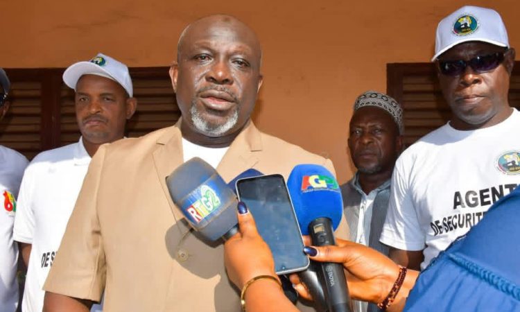 Le président de la Délégation spéciale de Matoto vote et appelle au calme