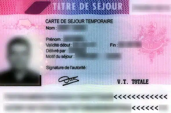 La France durcit les critères pour obtenir un titre de séjour