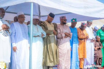 Le ministre Aboubacar fait la prière de Ramadan à Nongo