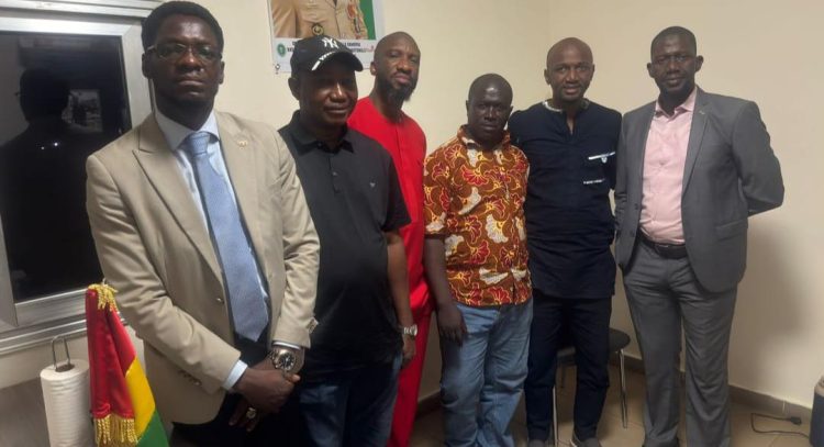 Le responsable d'une école arrêté est libre