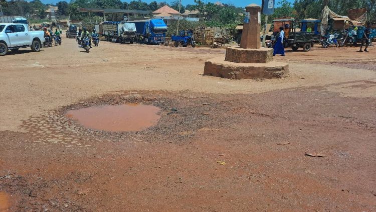 Route dégradée à Labé