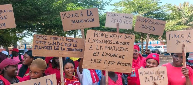 Des jeunes manifestent à Boké