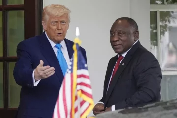 États-Unis Trump relève le quota de réfugiés et réserve 10.000 places à des Sud-Africains blancs