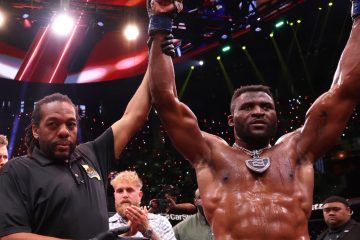 Ngannou signe son retour en MMA avec une victoire expéditive contre Lins