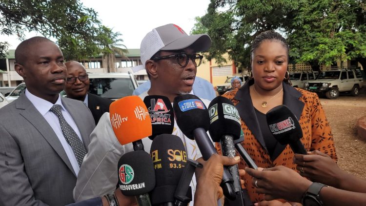 Le ministre Alpha Bacar lance les épreuves à Ratoma