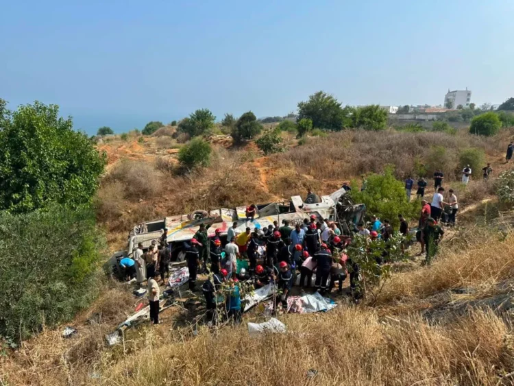 Algérie un autocar tombe dans un ravin, 25 morts
