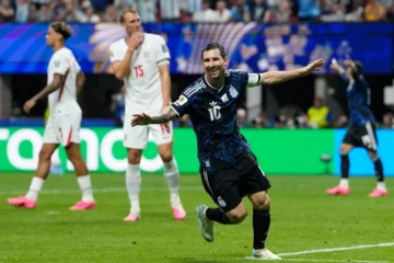 L'Argentine bat l'Angleterre 2-1