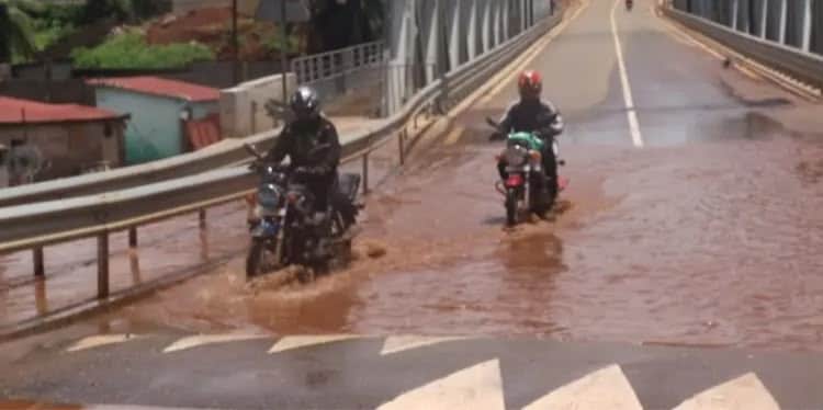 Le pont de Kiroty déborde à Conakry