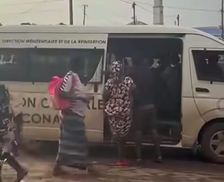 Guinée: le ministre de la Justice sanctionne un garde pétinitentiaire