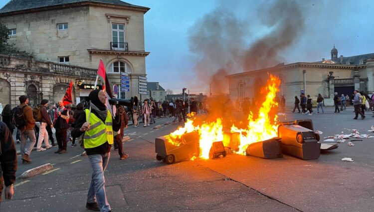 France 272 interpellations lors d’une mobilisation multiforme