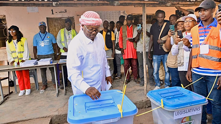 Guinée-Bissau l’ancien président interdit de retour, la population réagit